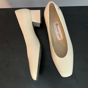 Vintage Etienne Aigner Kitten Heels